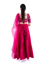 Load image into Gallery viewer, Fuchsia Drape